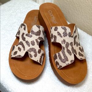Corkys Women's Tan Sparkle Leopard Sandals. Size 8 NIB